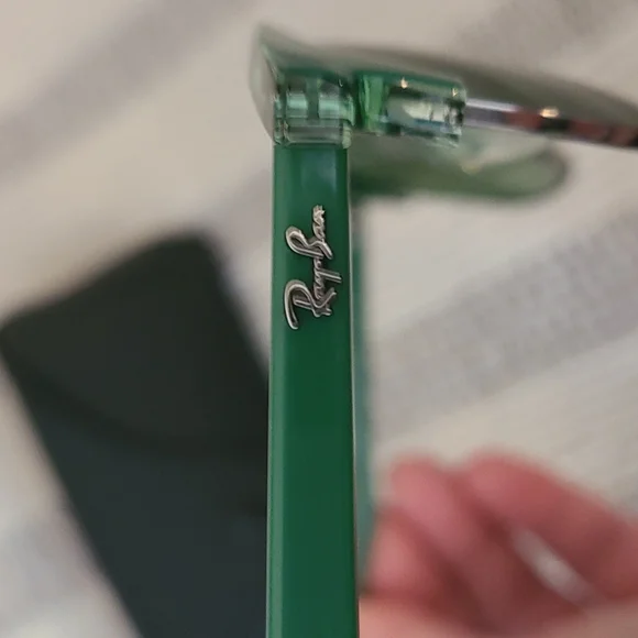 NWT Adorable Green Ray-Bans